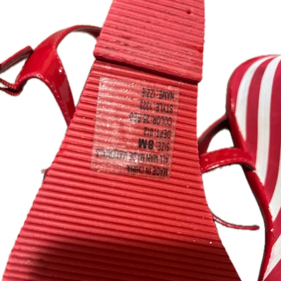 Bakers Stylish Red and Black Wedge Sandals, Size 8M - Picture 13 of 15